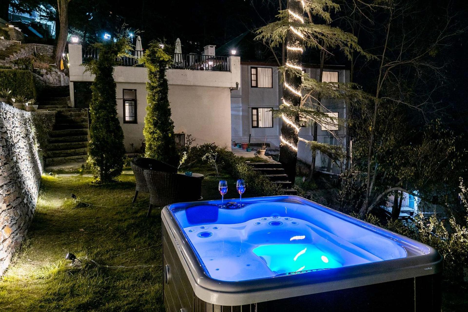 Stayvista At Pine Estate With Outdoor Jacuzzi ชิมลา ภายนอก รูปภาพ