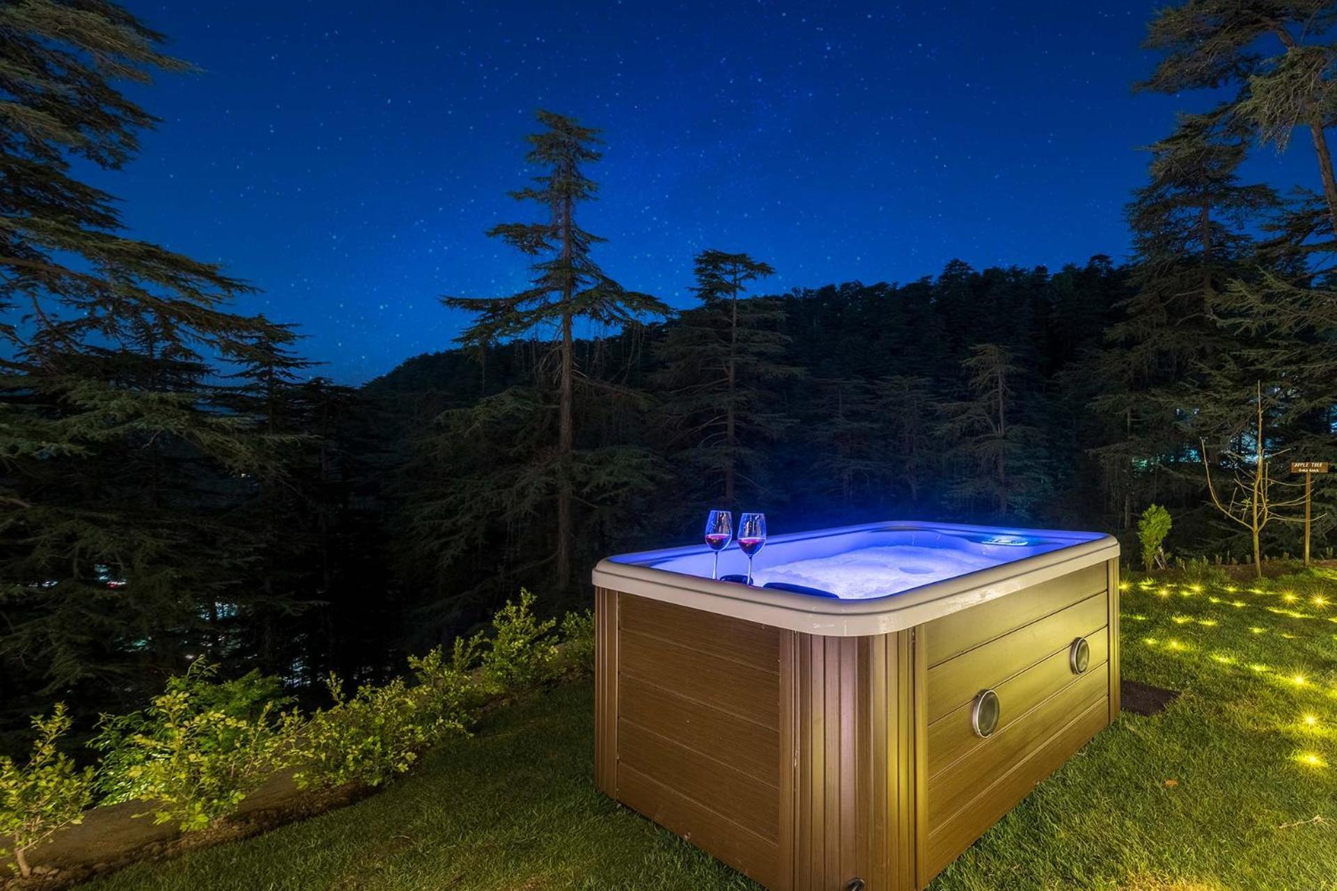 Stayvista At Pine Estate With Outdoor Jacuzzi ชิมลา ภายนอก รูปภาพ